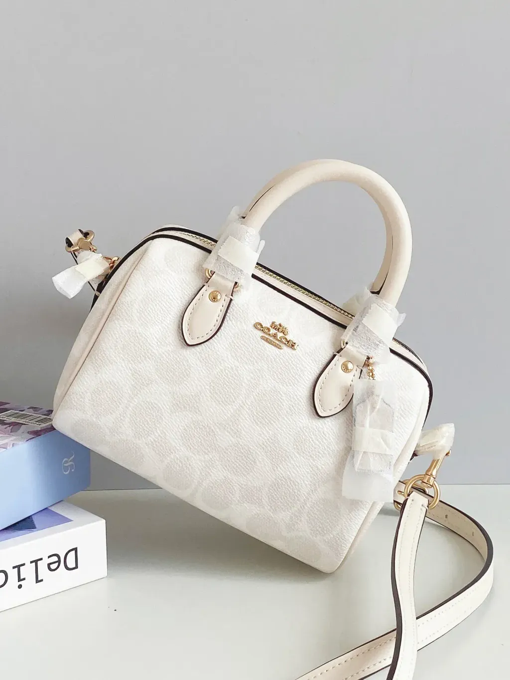 JuzBeauty_JuzBeautyMalaysia_JuzPretty_Authentic_Kbeauty_Malaysia_Skin_Care_Cosmetics_Jbeauty_Health_Care_korean_streetwear_US_Luxury_COACH CW329 Mini Rowan Crossbody Bag In Signature Canvas 枕头包8