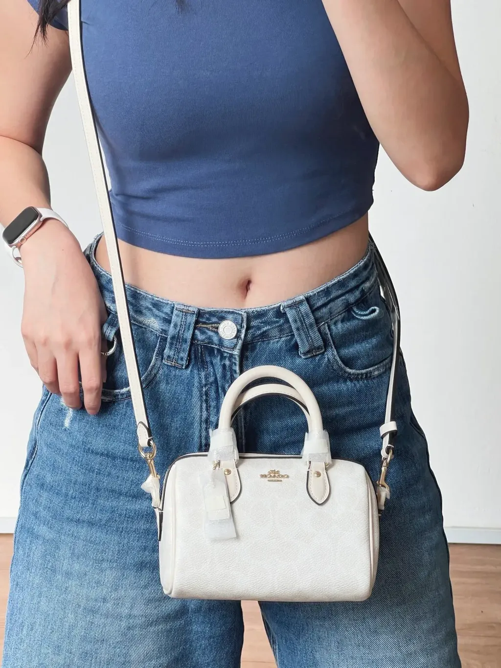 JuzBeauty_JuzBeautyMalaysia_JuzPretty_Authentic_Kbeauty_Malaysia_Skin_Care_Cosmetics_Jbeauty_Health_Care_korean_streetwear_US_Luxury_COACH CW329 Mini Rowan Crossbody Bag In Signature Canvas 枕头包3