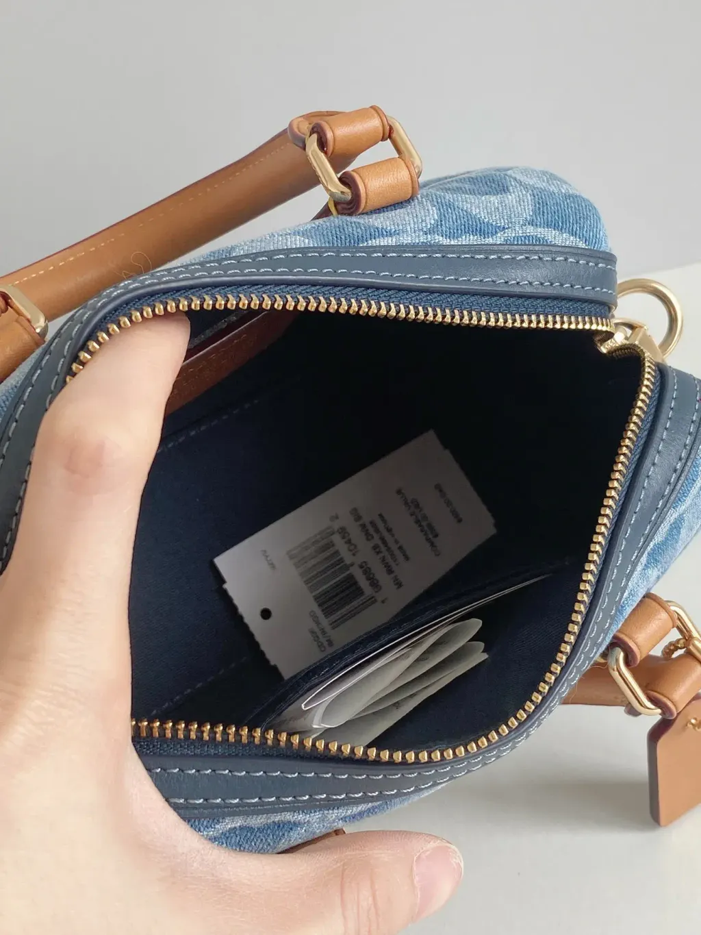 JuzBeauty_JuzBeautyMalaysia_JuzPretty_Authentic_Kbeauty_Malaysia_Skin_Care_Cosmetics_Jbeauty_Health_Care_korean_streetwear_US_Luxury_COACH CDQ36 Mini Rowan Crossbody Bag In Signature Denim 枕头包5