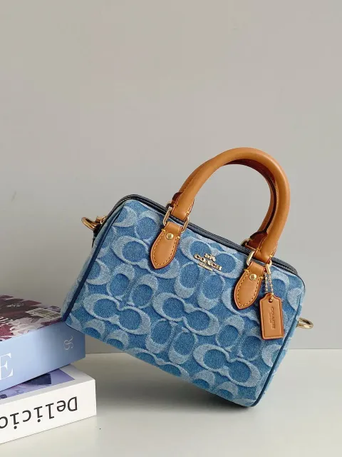 JuzBeauty_JuzBeautyMalaysia_JuzPretty_Authentic_Kbeauty_Malaysia_Skin_Care_Cosmetics_Jbeauty_Health_Care_korean_streetwear_US_Luxury_COACH CDQ36 Mini Rowan Crossbody Bag In Signature Denim 枕头包4