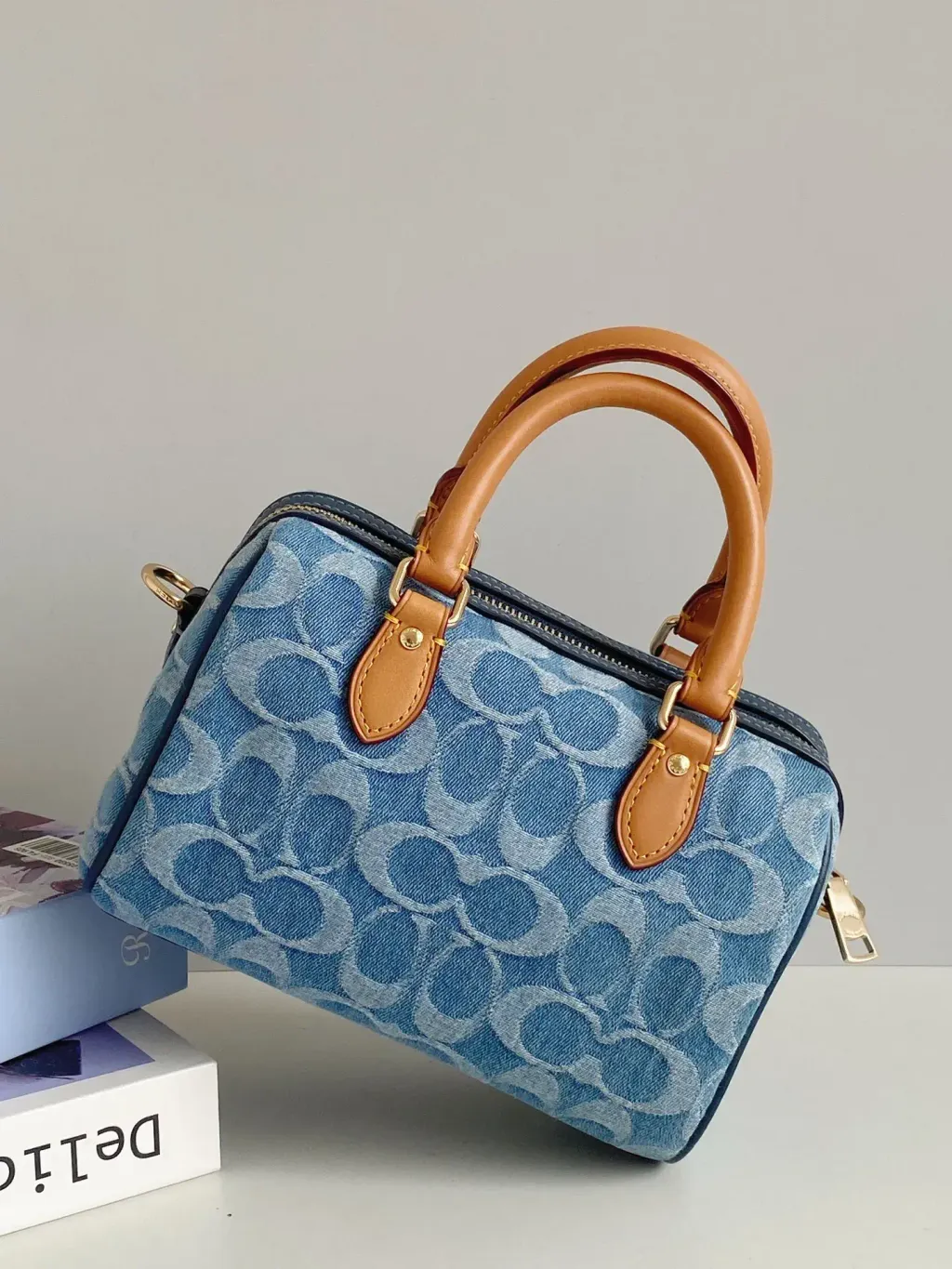 JuzBeauty_JuzBeautyMalaysia_JuzPretty_Authentic_Kbeauty_Malaysia_Skin_Care_Cosmetics_Jbeauty_Health_Care_korean_streetwear_US_Luxury_COACH CDQ36 Mini Rowan Crossbody Bag In Signature Denim 枕头包3