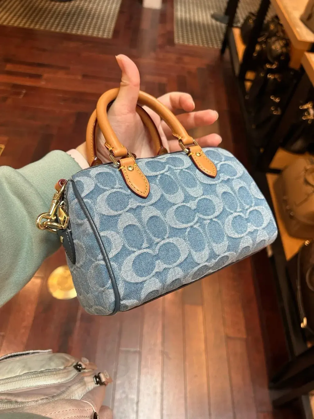 JuzBeauty_JuzBeautyMalaysia_JuzPretty_Authentic_Kbeauty_Malaysia_Skin_Care_Cosmetics_Jbeauty_Health_Care_korean_streetwear_US_Luxury_COACH CDQ36 Mini Rowan Crossbody Bag In Signature Denim 枕头包9