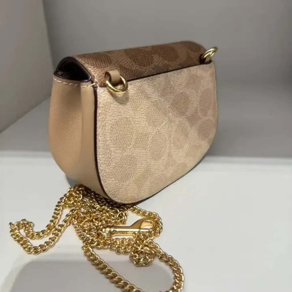 JuzBeauty_JuzBeautyMalaysia_JuzPretty_Authentic_Kbeauty_Malaysia_Skin_Care_Cosmetics_Jbeauty_Health_Care_korean_streetwear_US_Luxury_COACH CZ474 Turnlock Card Case In Blocked Signature Canvas 迷你马鞍包6