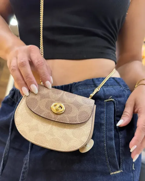 JuzBeauty_JuzBeautyMalaysia_JuzPretty_Authentic_Kbeauty_Malaysia_Skin_Care_Cosmetics_Jbeauty_Health_Care_korean_streetwear_US_Luxury_COACH CZ474 Turnlock Card Case In Blocked Signature Canvas 迷你马鞍包8