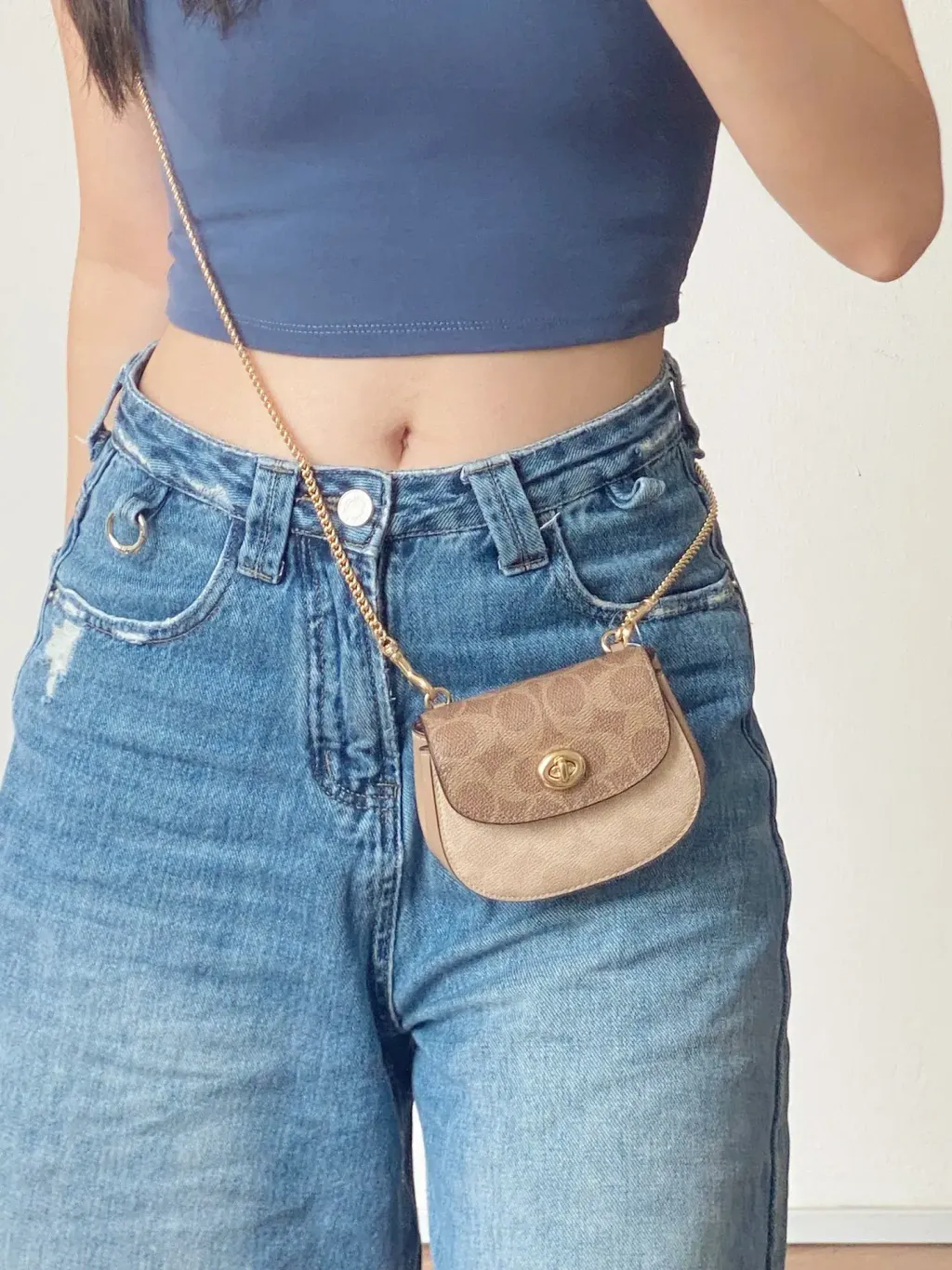 JuzBeauty_JuzBeautyMalaysia_JuzPretty_Authentic_Kbeauty_Malaysia_Skin_Care_Cosmetics_Jbeauty_Health_Care_korean_streetwear_US_Luxury_COACH CZ474 Turnlock Card Case In Blocked Signature Canvas 迷你马鞍包2