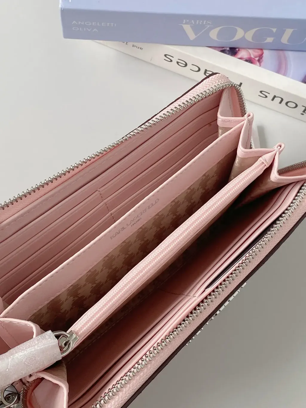 JuzBeauty_JuzBeautyMalaysia_JuzPretty_Authentic_Kbeauty_Malaysia_Skin_Care_Cosmetics_Jbeauty_Health_Care_korean_streetwear_US_Luxury_KARL LAGERFELD L5JQX8EI Meribel Duo Zip Wallet 长钱包1