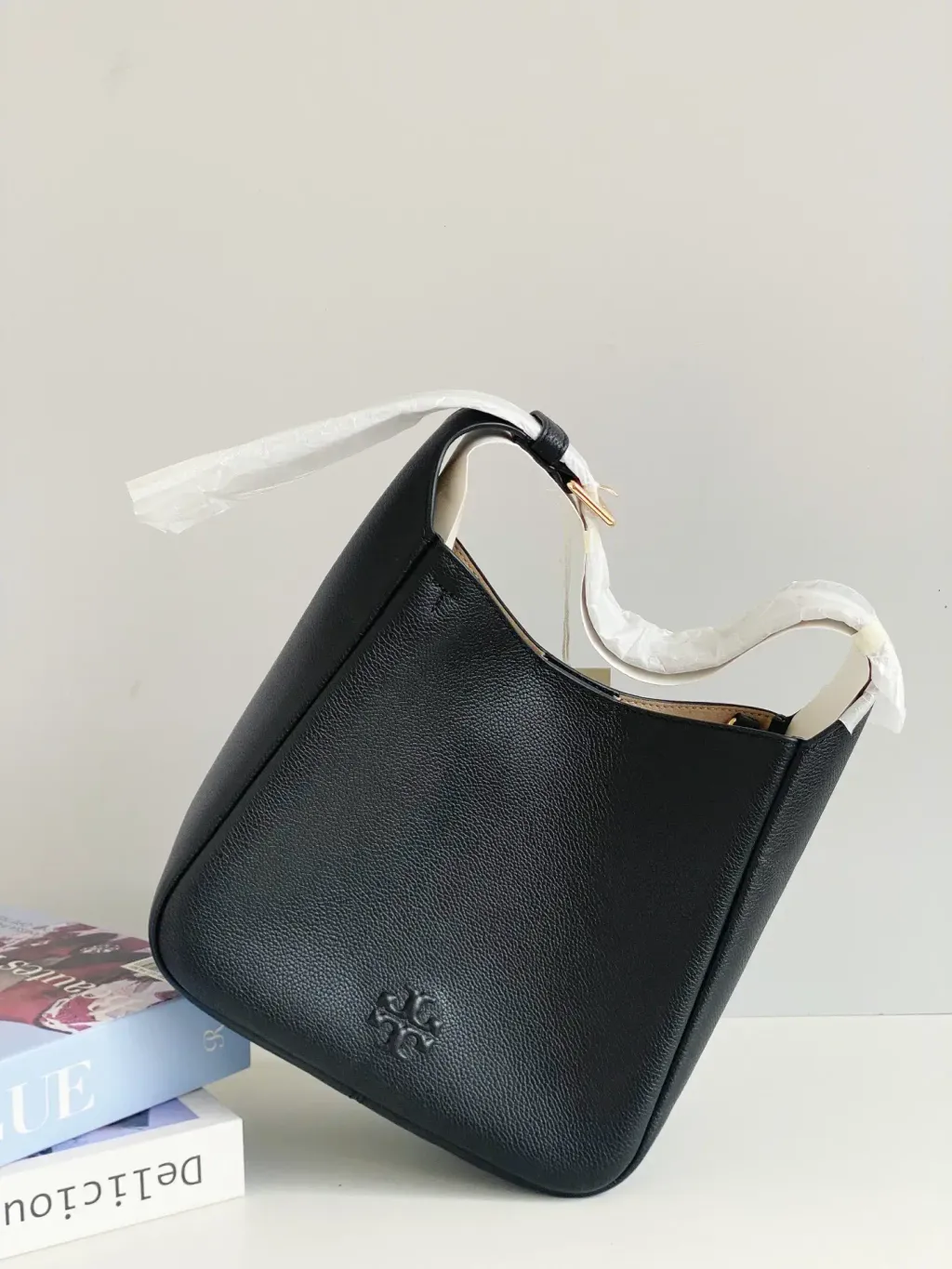 JuzBeauty_JuzBeautyMalaysia_JuzPretty_Authentic_Kbeauty_Malaysia_Skin_Care_Cosmetics_Jbeauty_Health_Care_korean_streetwear_US_Luxury_TORY BURCH 170244 Thea Small Slouchy Shoulder Bag  单肩包6