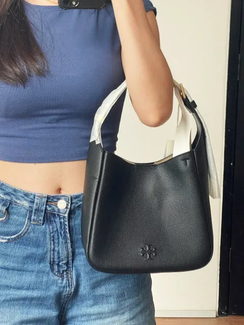 JuzBeauty_JuzBeautyMalaysia_JuzPretty_Authentic_Kbeauty_Malaysia_Skin_Care_Cosmetics_Jbeauty_Health_Care_korean_streetwear_US_Luxury_TORY BURCH 170244 Thea Small Slouchy Shoulder Bag  单肩包3