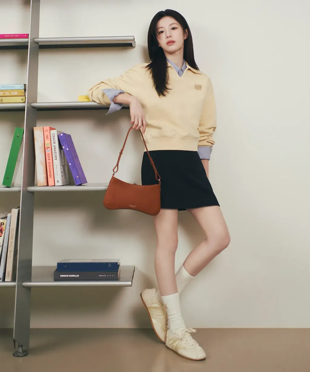 JuzBeauty_JuzBeautyMalaysia_JuzPretty_Authentic_Kbeauty_Malaysia_Skin_Care_Cosmetics_K-Beauty_Health_Care_korean_streetwear_US_Luxury_MARITHE Regular Logo Mini Peanut Bag 腋下包2