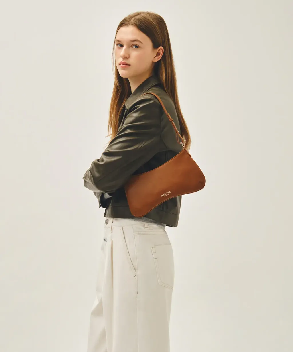 JuzBeauty_JuzBeautyMalaysia_JuzPretty_Authentic_Kbeauty_Malaysia_Skin_Care_Cosmetics_K-Beauty_Health_Care_korean_streetwear_US_Luxury_MARITHE Regular Logo Mini Peanut Bag 腋下包8