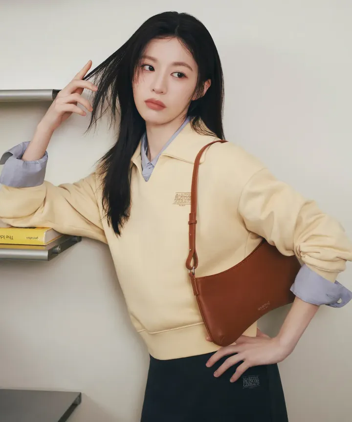 JuzBeauty_JuzBeautyMalaysia_JuzPretty_Authentic_Kbeauty_Malaysia_Skin_Care_Cosmetics_K-Beauty_Health_Care_korean_streetwear_US_Luxury_MARITHE Regular Logo Mini Peanut Bag 腋下包1