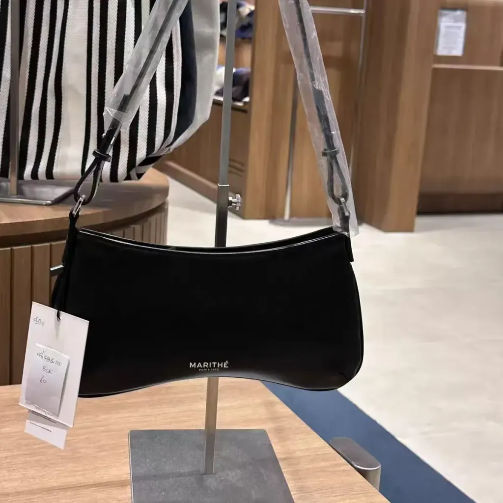 JuzBeauty_JuzBeautyMalaysia_JuzPretty_Authentic_Kbeauty_Malaysia_Skin_Care_Cosmetics_K-Beauty_Health_Care_korean_streetwear_US_Luxury_MARITHE Regular Logo Mini Peanut Bag 腋下包21