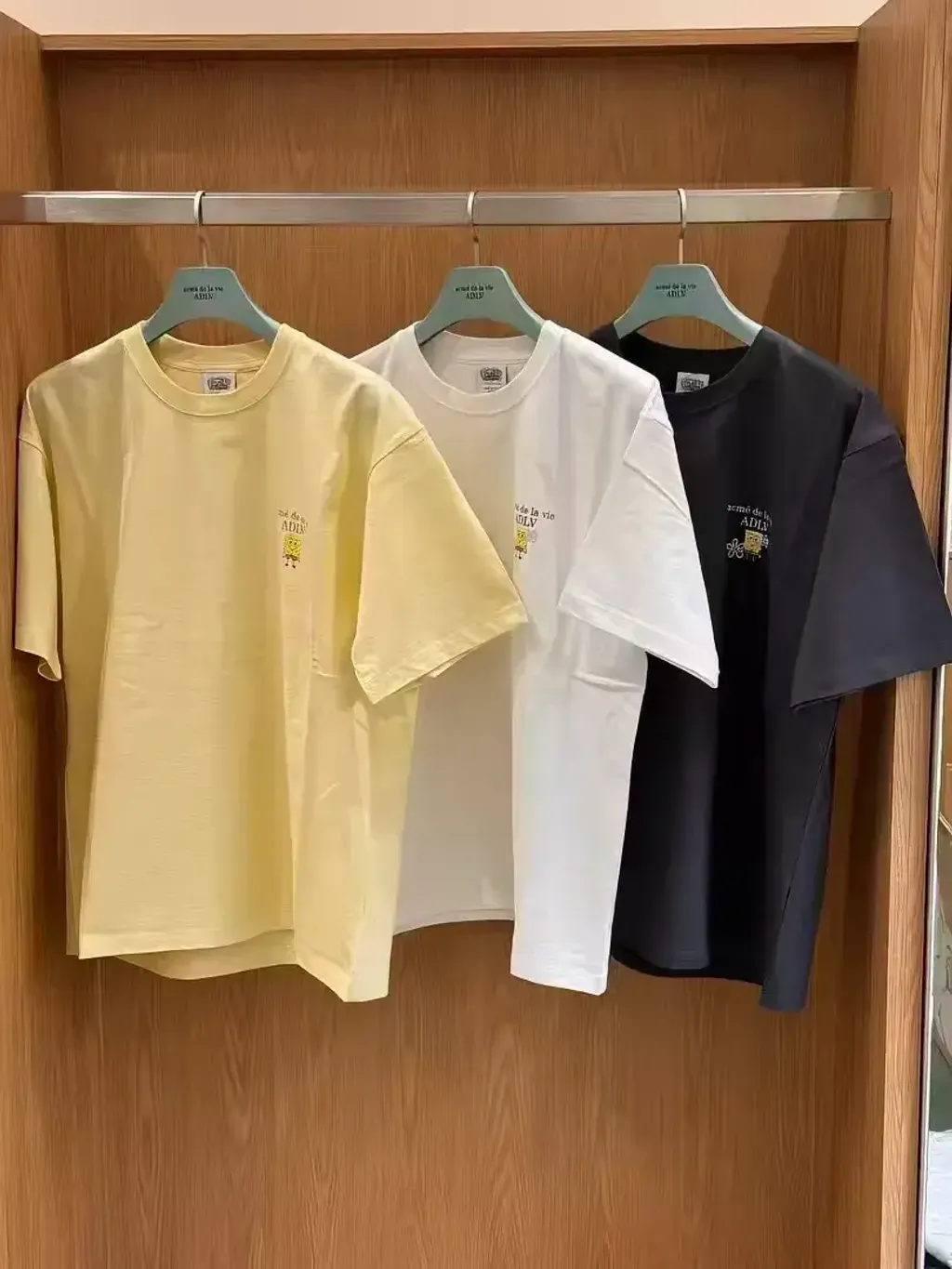 JuzBeauty_JuzBeautyMalaysia_JuzPretty_Authentic_Kbeauty_Malaysia_Skin_Care_Cosmetics_K-Beauty_Health_Care_korean_streetwear_US_Luxury_ADLV x SPONGEBOB Basic Logo Short Sleeve T-Shirt Tee 上衣4