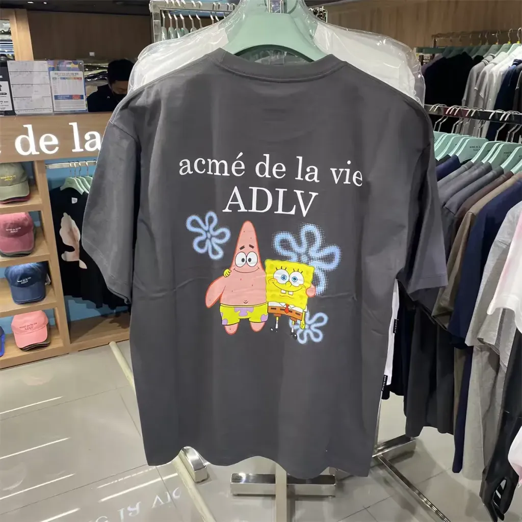 JuzBeauty_JuzBeautyMalaysia_JuzPretty_Authentic_Kbeauty_Malaysia_Skin_Care_Cosmetics_K-Beauty_Health_Care_korean_streetwear_US_Luxury_ADLV x SPONGEBOB Basic Logo Short Sleeve T-Shirt Tee 上衣6