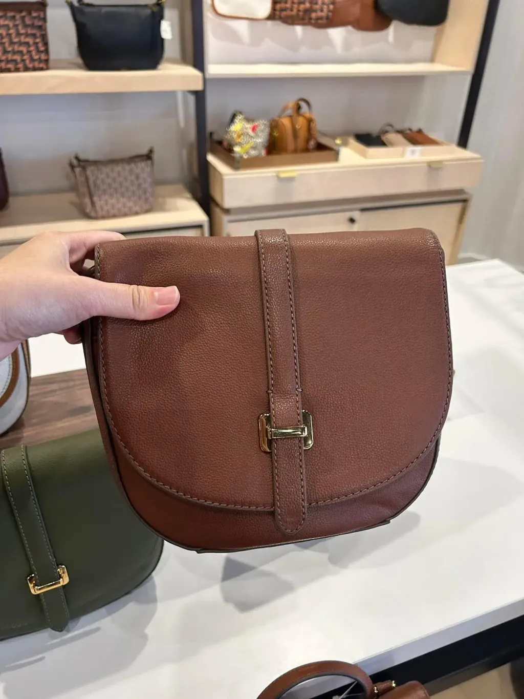 JuzBeauty_JuzBeautyMalaysia_JuzPretty_Authentic_Kbeauty_Malaysia_Skin_Care_Cosmetics_Jbeauty_Health_Care_korean_streetwear_US_Luxury_FOSSIL SHB3161210 Emery Crossbody Medium Brown 棕色马鞍包10