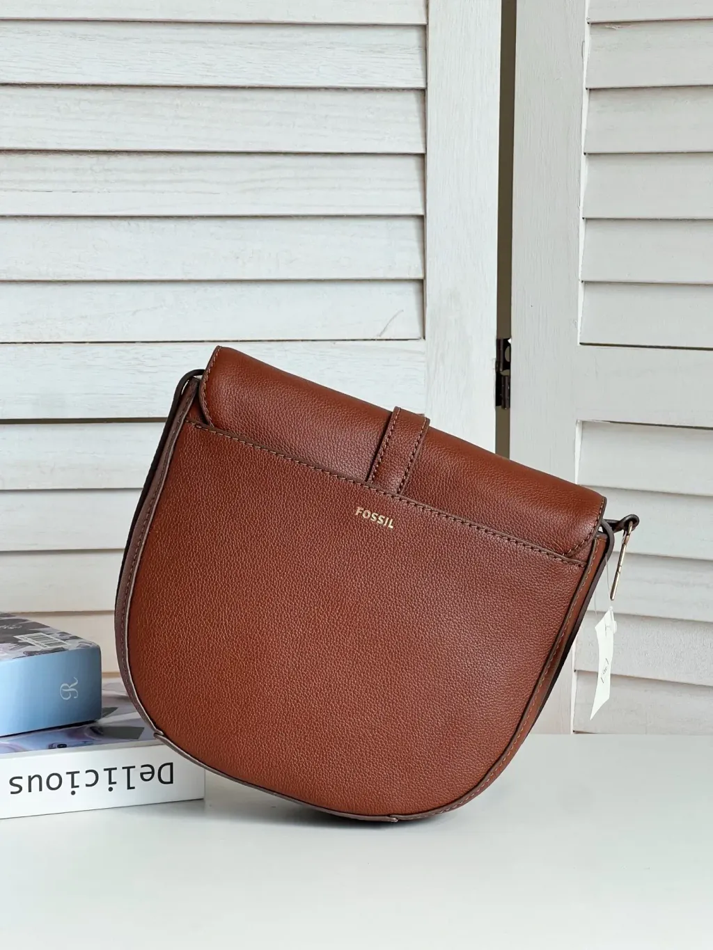 JuzBeauty_JuzBeautyMalaysia_JuzPretty_Authentic_Kbeauty_Malaysia_Skin_Care_Cosmetics_Jbeauty_Health_Care_korean_streetwear_US_Luxury_FOSSIL SHB3161210 Emery Crossbody Medium Brown 棕色马鞍包5