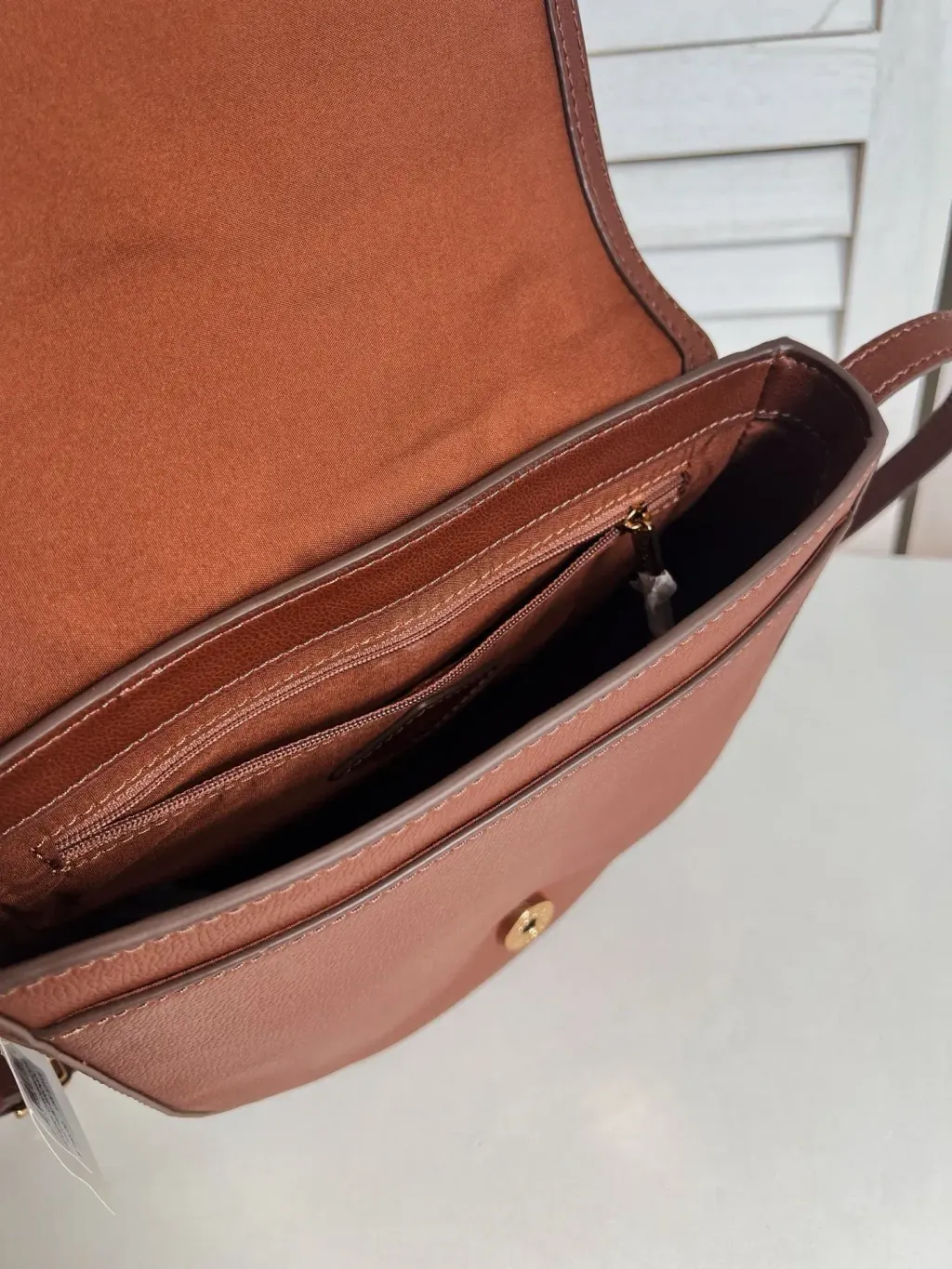 JuzBeauty_JuzBeautyMalaysia_JuzPretty_Authentic_Kbeauty_Malaysia_Skin_Care_Cosmetics_Jbeauty_Health_Care_korean_streetwear_US_Luxury_FOSSIL SHB3161210 Emery Crossbody Medium Brown 棕色马鞍包6