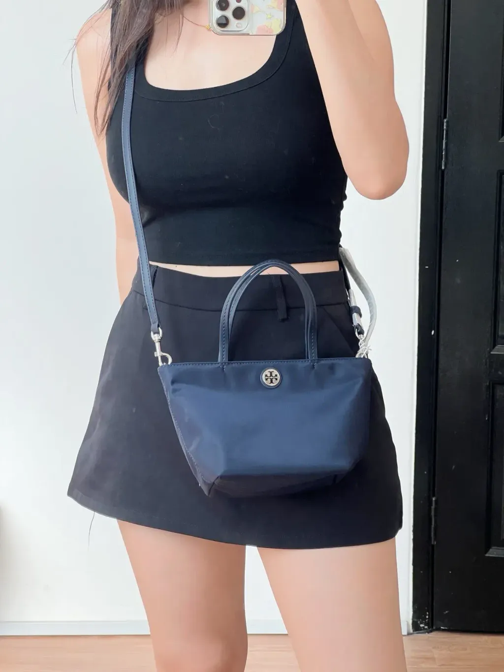 JuzBeauty_JuzBeautyMalaysia_JuzPretty_Authentic_Kbeauty_Malaysia_Skin_Care_Cosmetics_Jbeauty_Health_Care_korean_streetwear_US_Luxury_TORY BURCH 167913 0525 Nylon Mini Tote In Navy 托特包5