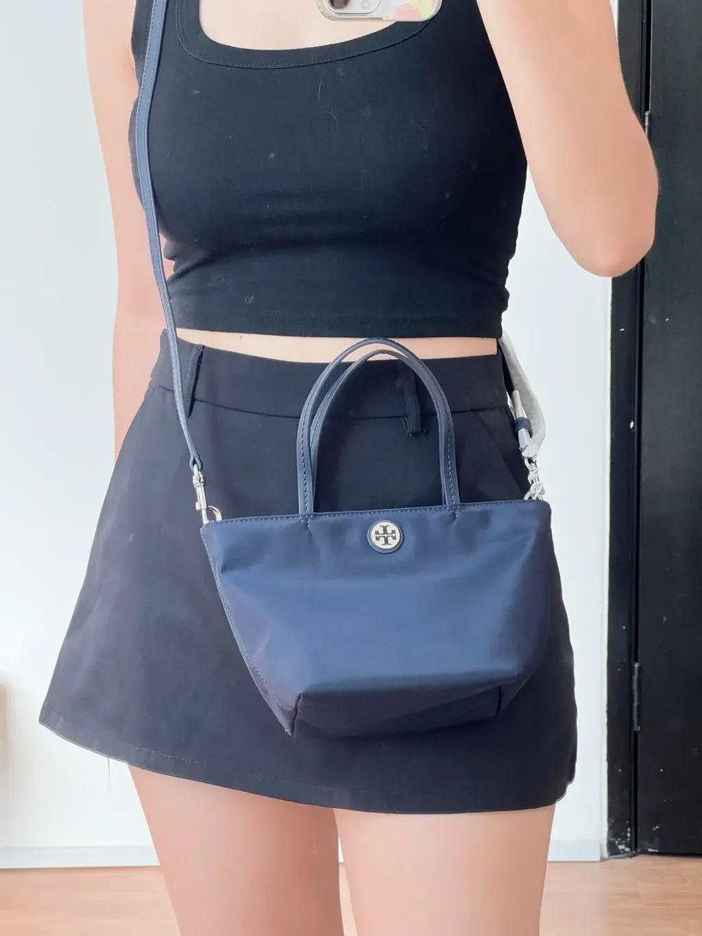 JuzBeauty_JuzBeautyMalaysia_JuzPretty_Authentic_Kbeauty_Malaysia_Skin_Care_Cosmetics_Jbeauty_Health_Care_korean_streetwear_US_Luxury_TORY BURCH 167913 0525 Nylon Mini Tote In Navy 托特包1