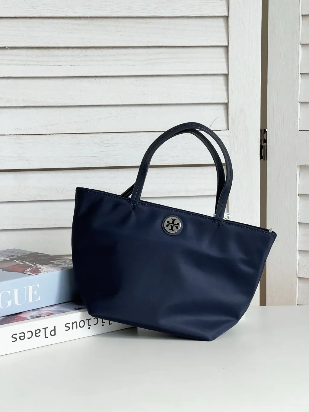 JuzBeauty_JuzBeautyMalaysia_JuzPretty_Authentic_Kbeauty_Malaysia_Skin_Care_Cosmetics_Jbeauty_Health_Care_korean_streetwear_US_Luxury_TORY BURCH 167913 0525 Nylon Mini Tote In Navy 托特包9