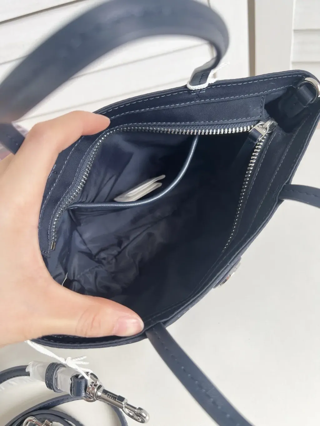 JuzBeauty_JuzBeautyMalaysia_JuzPretty_Authentic_Kbeauty_Malaysia_Skin_Care_Cosmetics_Jbeauty_Health_Care_korean_streetwear_US_Luxury_TORY BURCH 167913 0525 Nylon Mini Tote In Navy 托特包7