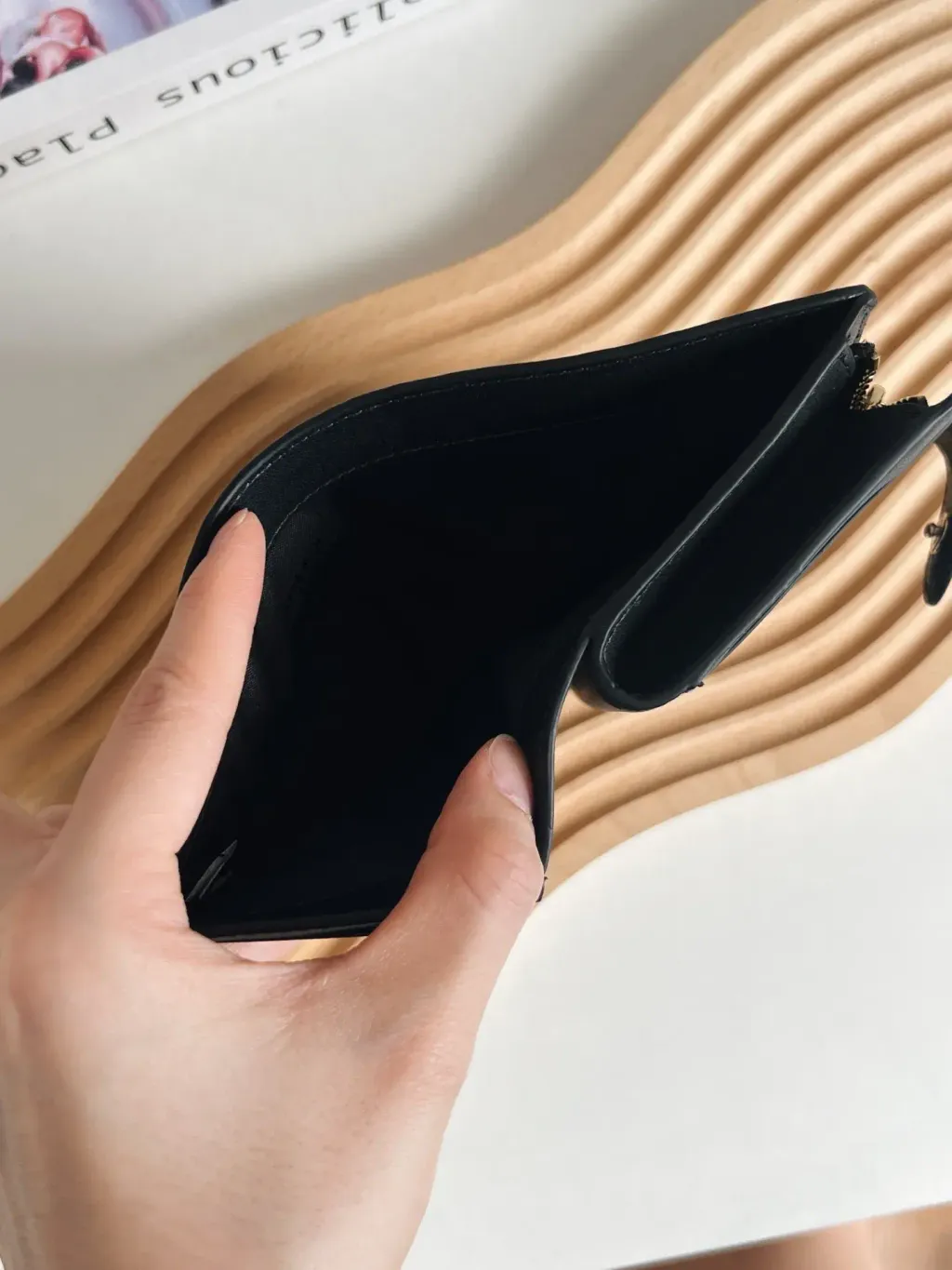 JuzBeauty_JuzBeautyMalaysia_JuzPretty_Authentic_Kbeauty_Malaysia_Skin_Care_Cosmetics_K-Beauty_Health_Care_korean_streetwear_US_Luxury_KATE SPADE KN751 Medium Bifold Wallet In Black 钱包1