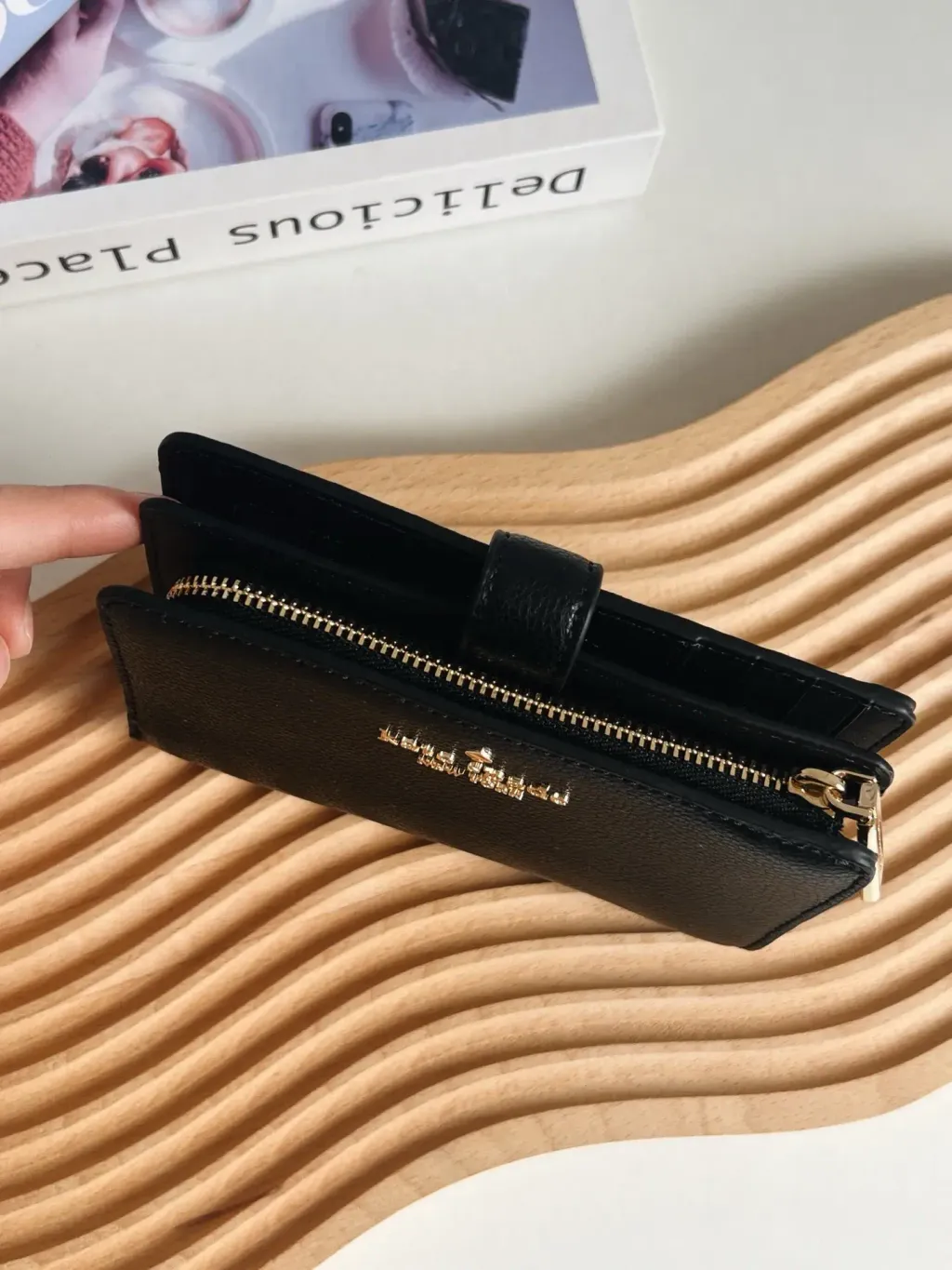 JuzBeauty_JuzBeautyMalaysia_JuzPretty_Authentic_Kbeauty_Malaysia_Skin_Care_Cosmetics_K-Beauty_Health_Care_korean_streetwear_US_Luxury_KATE SPADE KN751 Medium Bifold Wallet In Black 钱包4