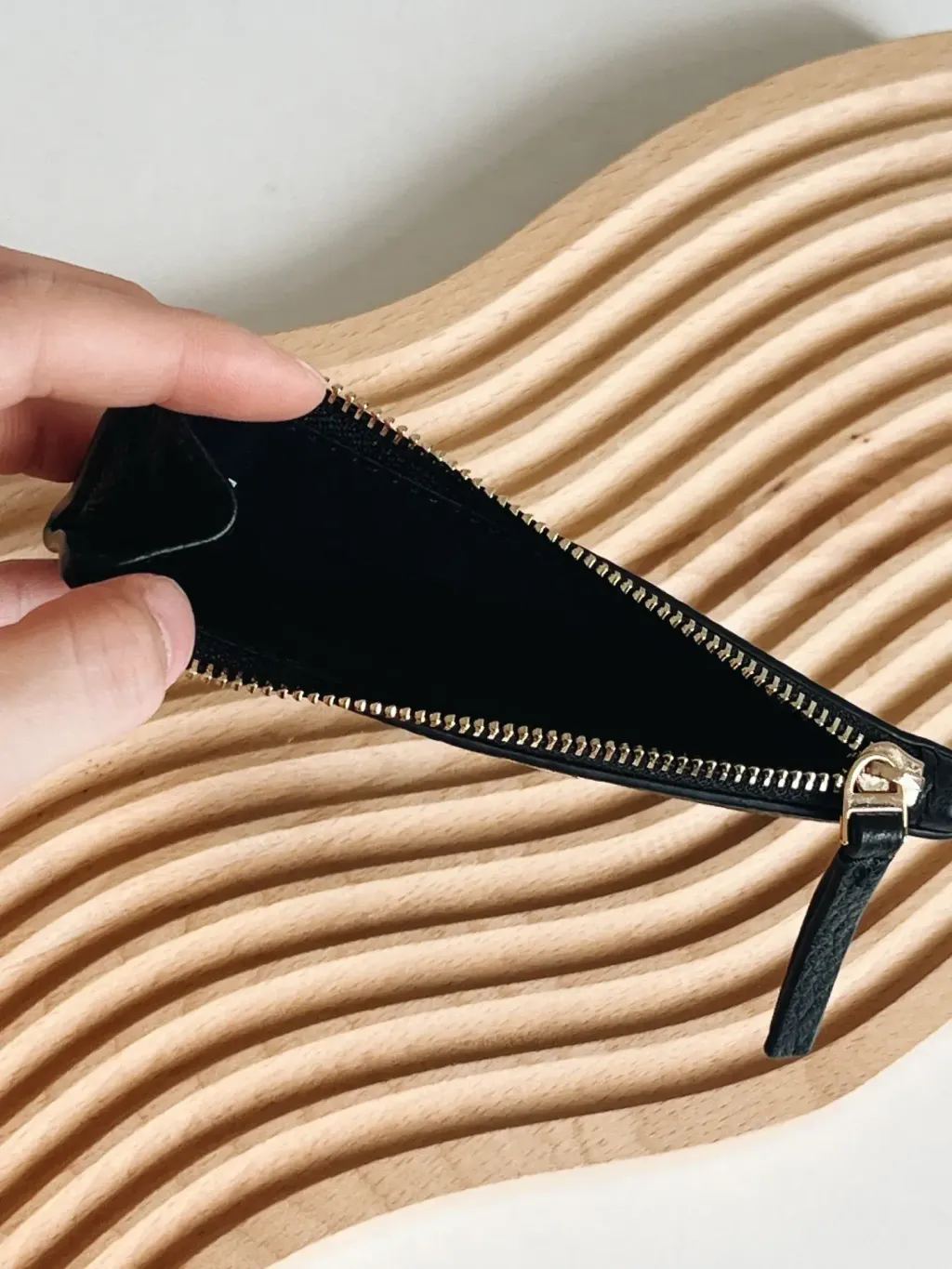 JuzBeauty_JuzBeautyMalaysia_JuzPretty_Authentic_Kbeauty_Malaysia_Skin_Care_Cosmetics_K-Beauty_Health_Care_korean_streetwear_US_Luxury_TORY BURCH 19613345 7238 Britten Zip Card Case In Black 女款卡包1
