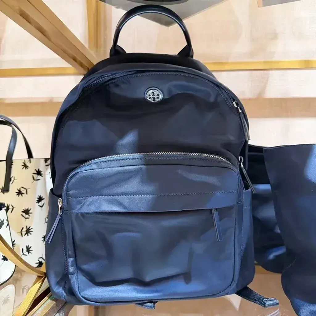 JuzBeauty_JuzBeautyMalaysia_JuzPretty_Authentic_Kbeauty_Malaysia_Skin_Care_Cosmetics_K-Beauty_Health_Care_korean_streetwear_US_Luxury_TORY BURCH 173559 0525 Nylon Backpack In Navy 背包4