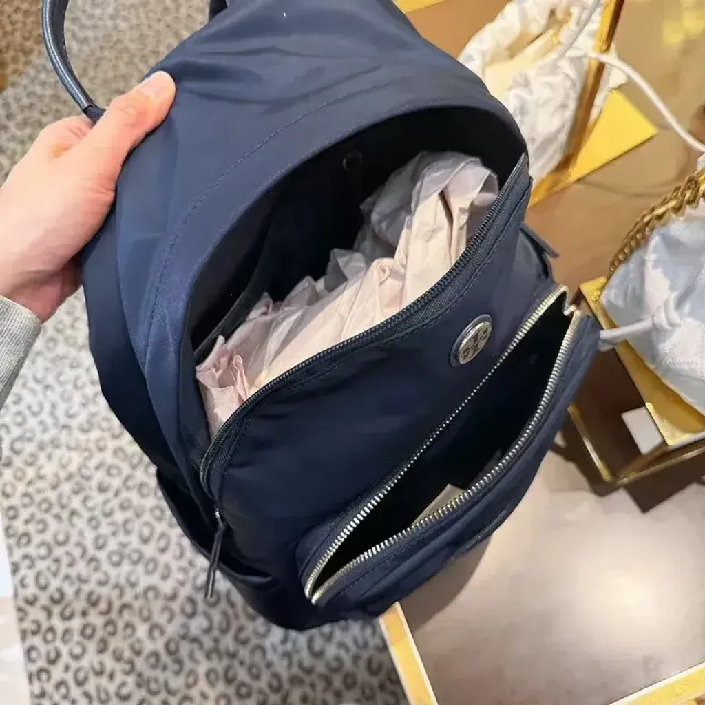 JuzBeauty_JuzBeautyMalaysia_JuzPretty_Authentic_Kbeauty_Malaysia_Skin_Care_Cosmetics_K-Beauty_Health_Care_korean_streetwear_US_Luxury_TORY BURCH 173559 0525 Nylon Backpack In Navy 背包5