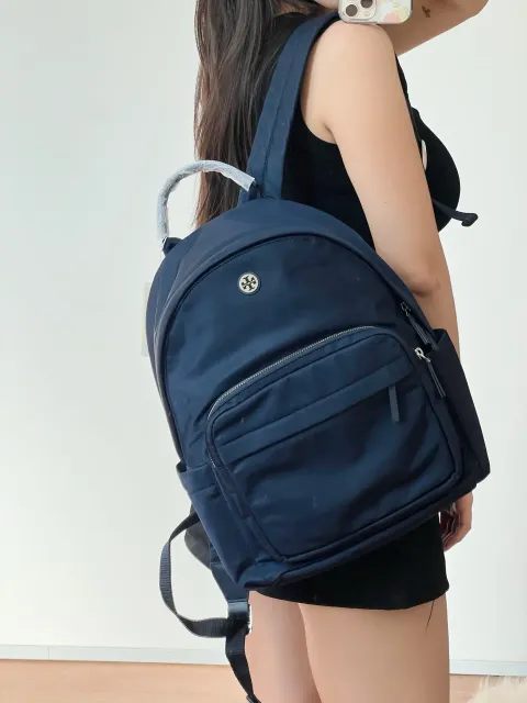 JuzBeauty_JuzBeautyMalaysia_JuzPretty_Authentic_Kbeauty_Malaysia_Skin_Care_Cosmetics_K-Beauty_Health_Care_korean_streetwear_US_Luxury_TORY BURCH 173559 0525 Nylon Backpack In Navy 背包2