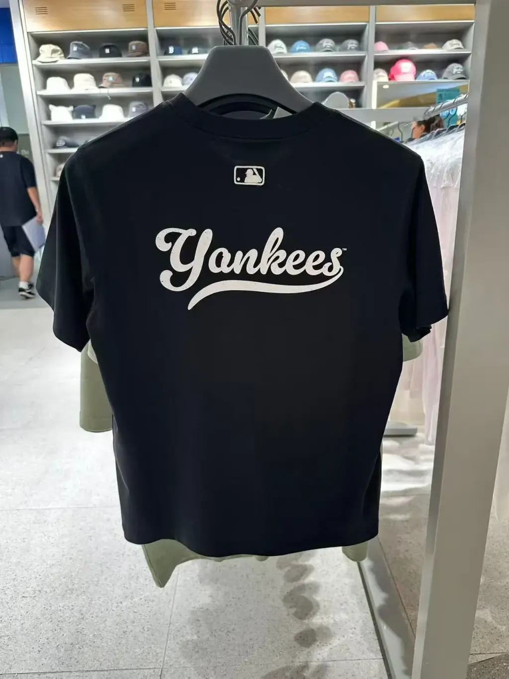 JuzBeauty_JuzBeautyMalaysia_JuzPretty_Authentic_Kbeauty_Malaysia_Skin_Care_Cosmetics_K-beauty_Health_Care_korean_streetwear_MLB Sportive Cursive Back Lettering T-Shirt Tee 3ATSV0163 上衣3