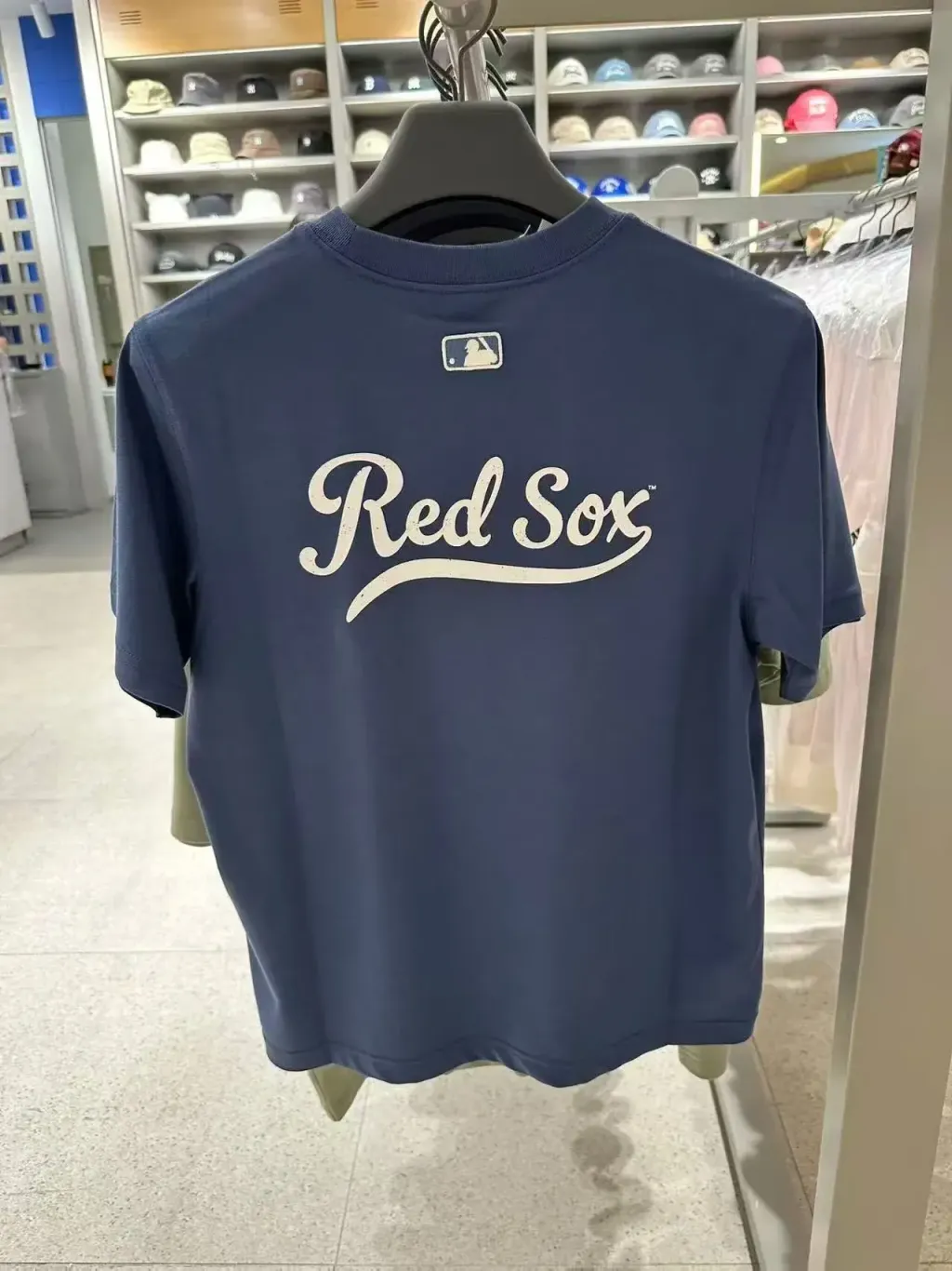 JuzBeauty_JuzBeautyMalaysia_JuzPretty_Authentic_Kbeauty_Malaysia_Skin_Care_Cosmetics_K-beauty_Health_Care_korean_streetwear_MLB Sportive Cursive Back Lettering T-Shirt Tee 3ATSV0163 上衣4