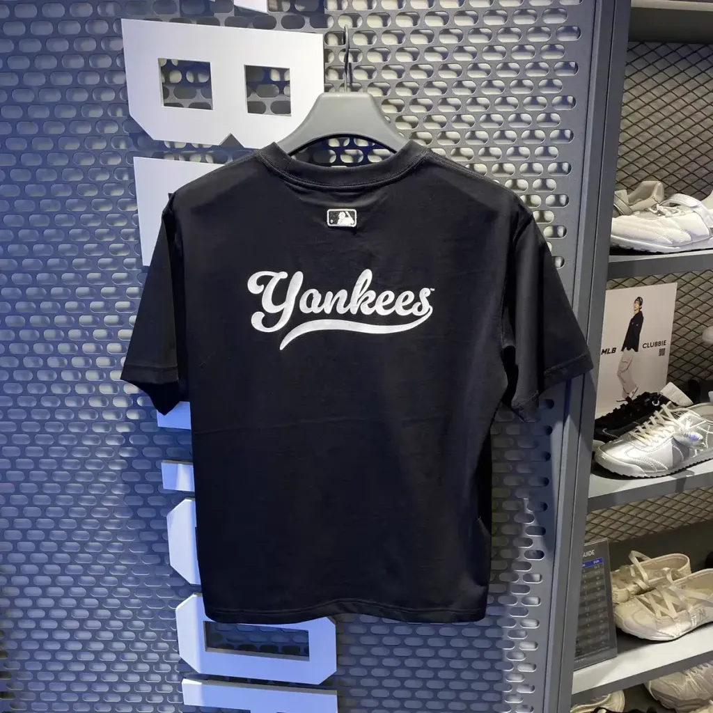 JuzBeauty_JuzBeautyMalaysia_JuzPretty_Authentic_Kbeauty_Malaysia_Skin_Care_Cosmetics_K-beauty_Health_Care_korean_streetwear_MLB Sportive Cursive Back Lettering T-Shirt Tee 3ATSV0163 上衣11