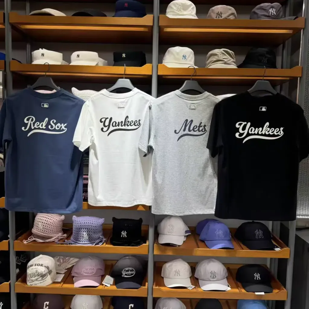 JuzBeauty_JuzBeautyMalaysia_JuzPretty_Authentic_Kbeauty_Malaysia_Skin_Care_Cosmetics_K-beauty_Health_Care_korean_streetwear_MLB Sportive Cursive Back Lettering T-Shirt Tee 3ATSV0163 上衣13