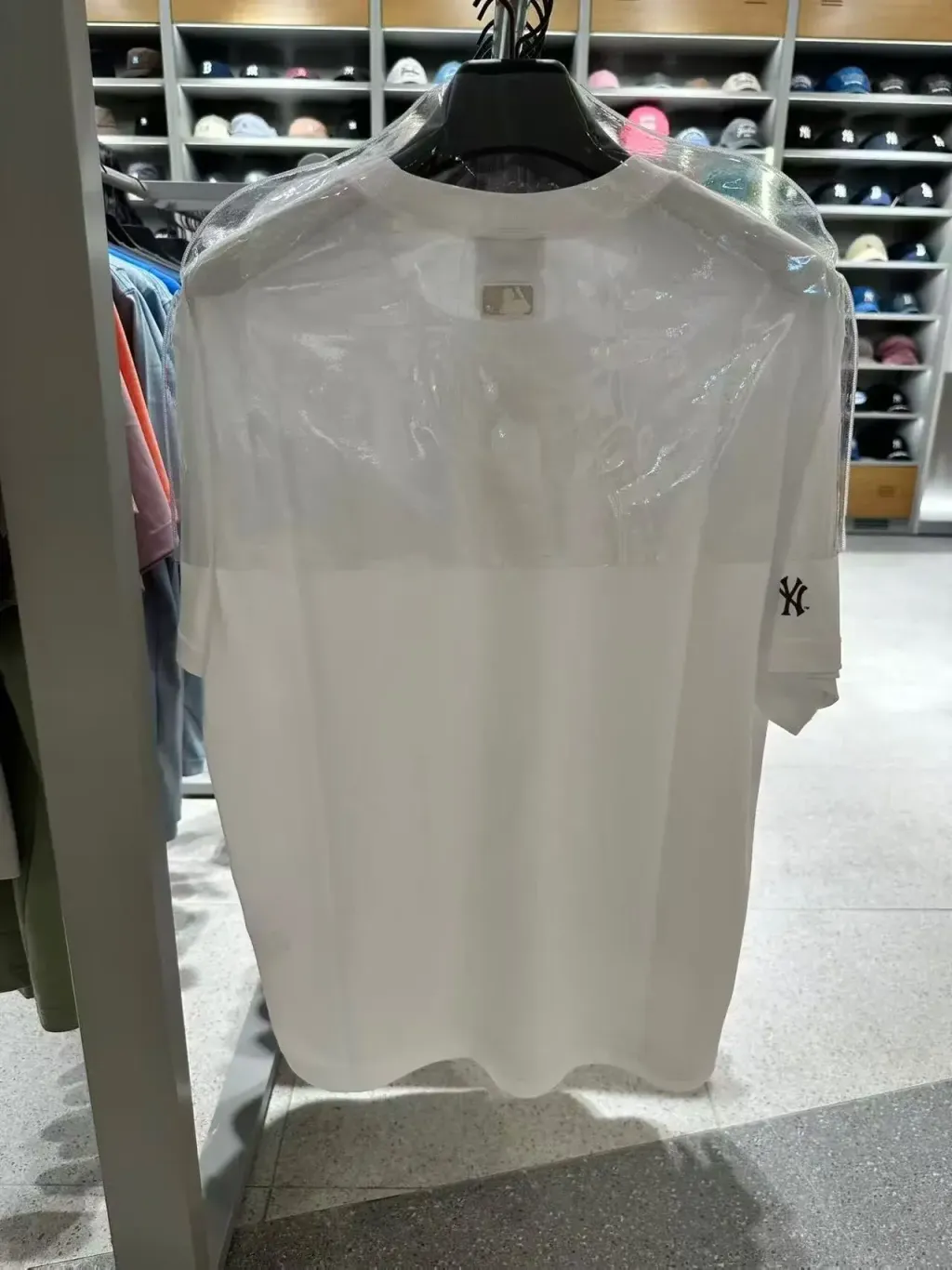 JuzBeauty_JuzBeautyMalaysia_JuzPretty_Authentic_Kbeauty_Malaysia_Skin_Care_Cosmetics_K-beauty_Health_Care_korean_streetwear_MLB Basic Light Weight Over Fit T-Shirt Tee 3ATSB0363 上衣2