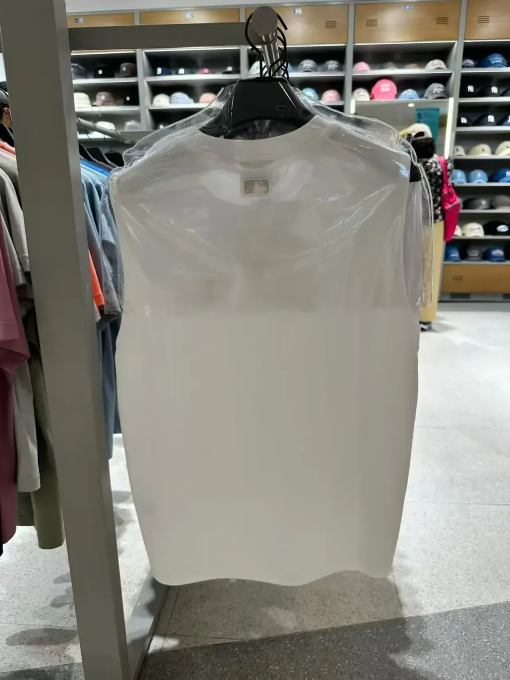 JuzBeauty_JuzBeautyMalaysia_JuzPretty_Authentic_Kbeauty_Malaysia_Skin_Care_Cosmetics_K-beauty_Health_Care_korean_streetwear_MLB Basic Small Logo Sleeveless T-Shirt Tee 3ATOB0163 上衣3