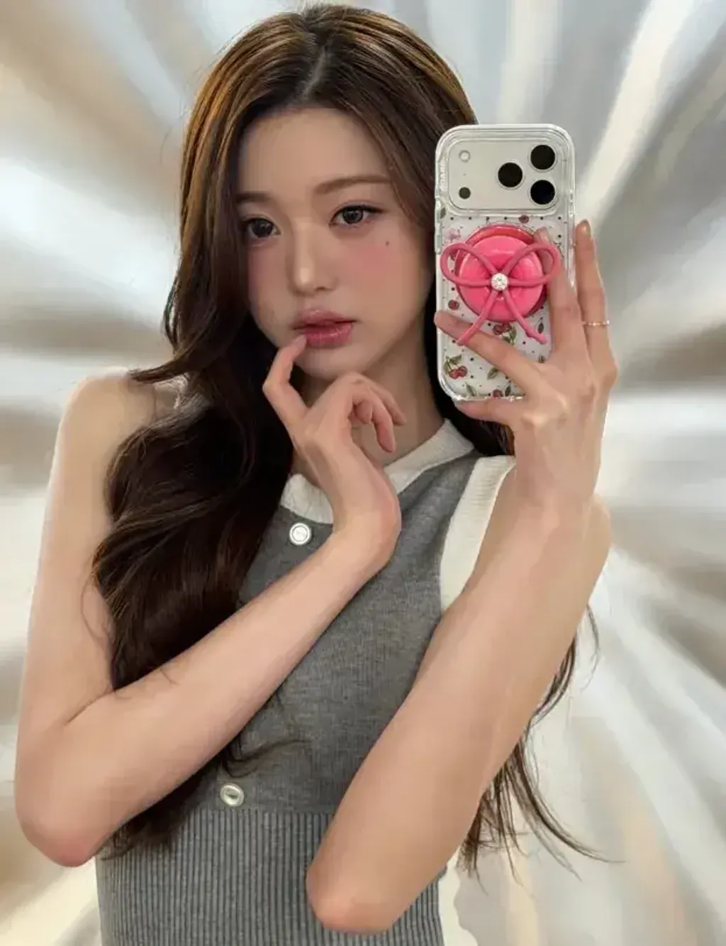 JuzBeauty_JuzBeautyMalaysia_JuzPretty_Authentic_Kbeauty_Malaysia_Skin_Care_Cosmetics_K-beauty_Health_Care_korean_streetwear_MEDICUBE x FOREVER:CHERRY Ribbon Cherry Glass Hair Brush 缎带樱桃光泽气垫梳3