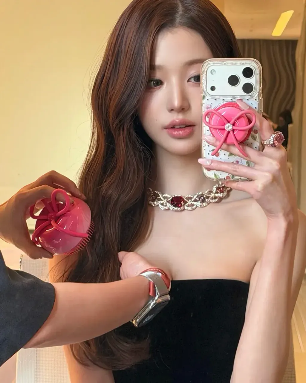 JuzBeauty_JuzBeautyMalaysia_JuzPretty_Authentic_Kbeauty_Malaysia_Skin_Care_Cosmetics_K-beauty_Health_Care_korean_streetwear_MEDICUBE x FOREVER:CHERRY Ribbon Cherry Glass Hair Brush 缎带樱桃光泽气垫梳5