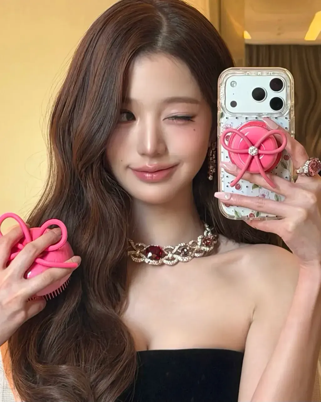 JuzBeauty_JuzBeautyMalaysia_JuzPretty_Authentic_Kbeauty_Malaysia_Skin_Care_Cosmetics_K-beauty_Health_Care_korean_streetwear_MEDICUBE x FOREVER:CHERRY Ribbon Cherry Glass Hair Brush 缎带樱桃光泽气垫梳4