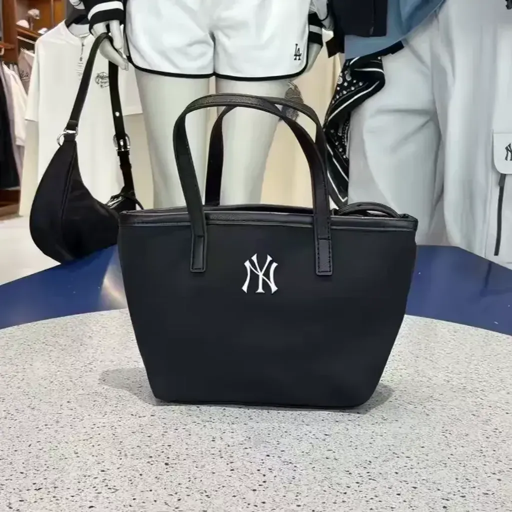 JuzBeauty_JuzBeautyMalaysia_JuzPretty_Authentic_Kbeauty_Malaysia_Skin_Care_Cosmetics_K-beauty_Health_Care_korean_streetwear_MLB 3ACRVN16N Basic Vintage Nylon Mini Crossbody Bag 迷你饺子包9
