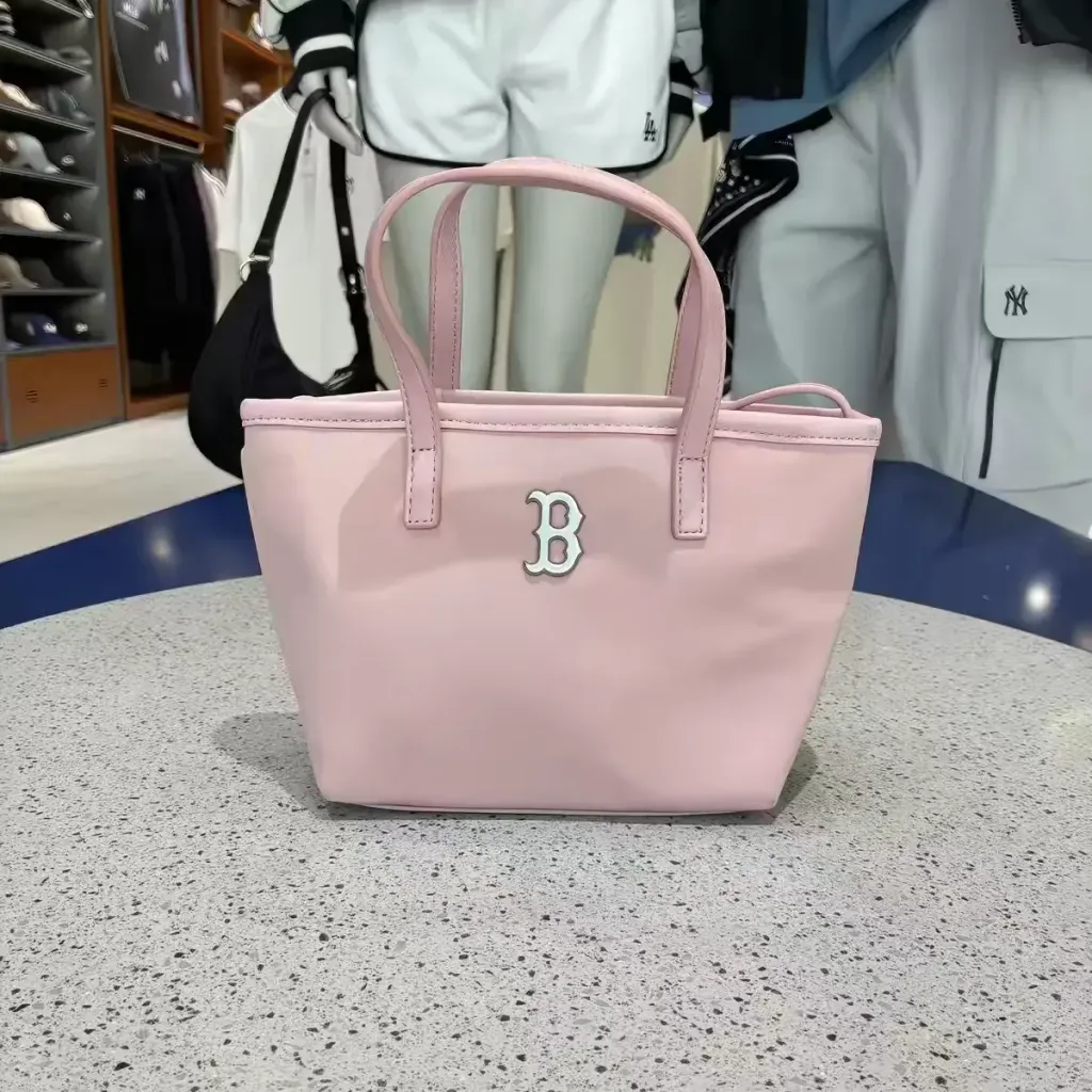 JuzBeauty_JuzBeautyMalaysia_JuzPretty_Authentic_Kbeauty_Malaysia_Skin_Care_Cosmetics_K-beauty_Health_Care_korean_streetwear_MLB 3ACRVN16N Basic Vintage Nylon Mini Crossbody Bag 迷你饺子包12