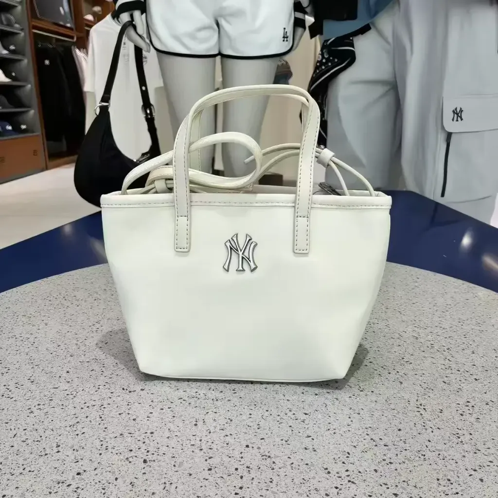 JuzBeauty_JuzBeautyMalaysia_JuzPretty_Authentic_Kbeauty_Malaysia_Skin_Care_Cosmetics_K-beauty_Health_Care_korean_streetwear_MLB 3ACRVN16N Basic Vintage Nylon Mini Crossbody Bag 迷你饺子包11
