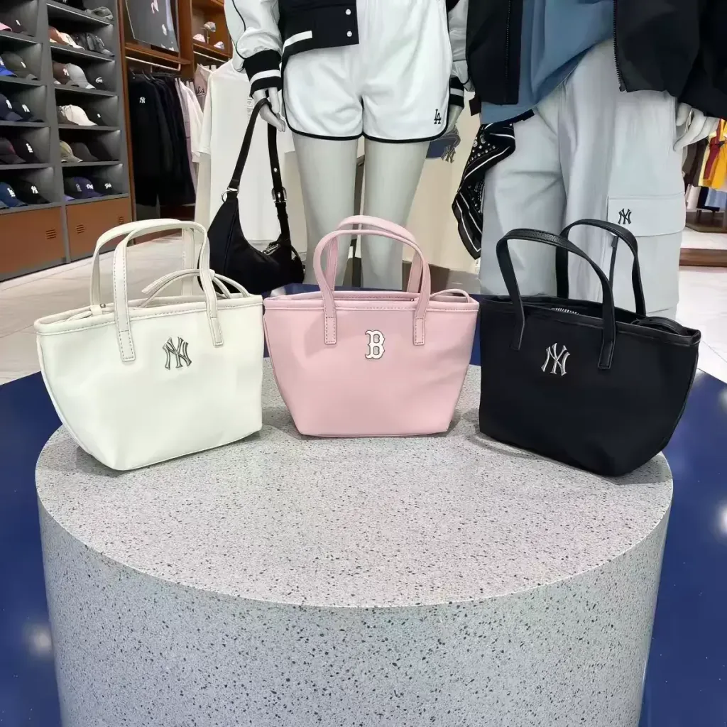 JuzBeauty_JuzBeautyMalaysia_JuzPretty_Authentic_Kbeauty_Malaysia_Skin_Care_Cosmetics_K-beauty_Health_Care_korean_streetwear_MLB 3ACRVN16N Basic Vintage Nylon Mini Crossbody Bag 迷你饺子包10