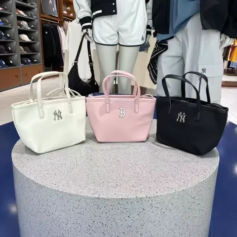 JuzBeauty_JuzBeautyMalaysia_JuzPretty_Authentic_Kbeauty_Malaysia_Skin_Care_Cosmetics_K-beauty_Health_Care_korean_streetwear_MLB 3ACRVN16N Basic Vintage Nylon Mini Crossbody Bag 迷你饺子包10