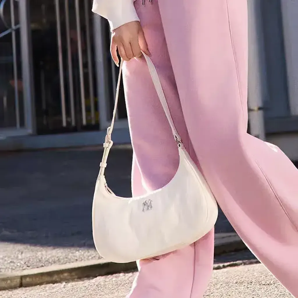 JuzBeauty_JuzBeautyMalaysia_JuzPretty_Authentic_Kbeauty_Malaysia_Skin_Care_Cosmetics_K-beauty_Health_Care_korean_streetwear_MLB 3ABQVN16N Basic Vintage Nylon Hobo Bag 腋下包14