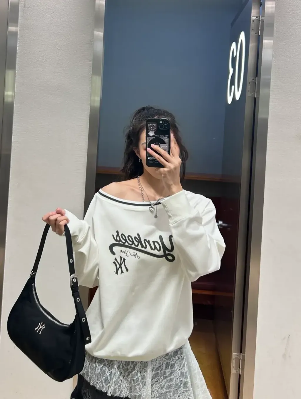 JuzBeauty_JuzBeautyMalaysia_JuzPretty_Authentic_Kbeauty_Malaysia_Skin_Care_Cosmetics_K-beauty_Health_Care_korean_streetwear_MLB 3ABQVN16N Basic Vintage Nylon Hobo Bag 腋下包9