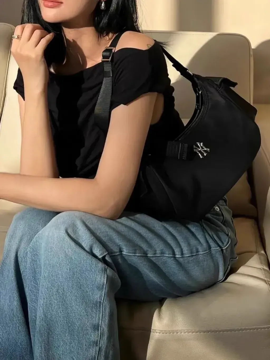 JuzBeauty_JuzBeautyMalaysia_JuzPretty_Authentic_Kbeauty_Malaysia_Skin_Care_Cosmetics_K-beauty_Health_Care_korean_streetwear_MLB 3ABQM044N Cargo Bag 腋下包2