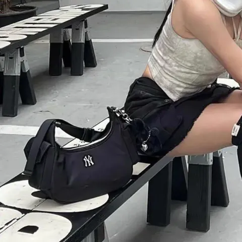 JuzBeauty_JuzBeautyMalaysia_JuzPretty_Authentic_Kbeauty_Malaysia_Skin_Care_Cosmetics_K-beauty_Health_Care_korean_streetwear_MLB 3ABQM044N Cargo Bag 腋下包10