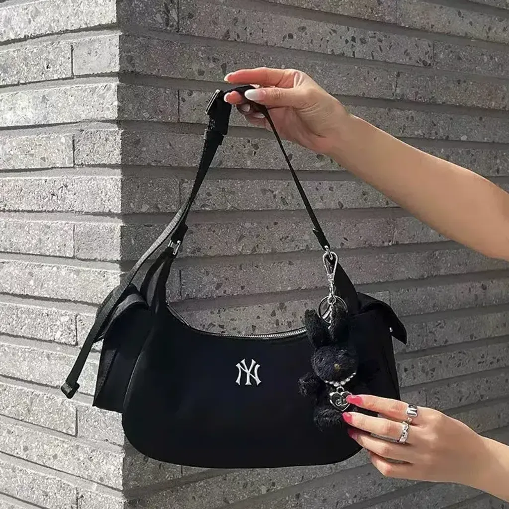 JuzBeauty_JuzBeautyMalaysia_JuzPretty_Authentic_Kbeauty_Malaysia_Skin_Care_Cosmetics_K-beauty_Health_Care_korean_streetwear_MLB 3ABQM044N Cargo Bag 腋下包8